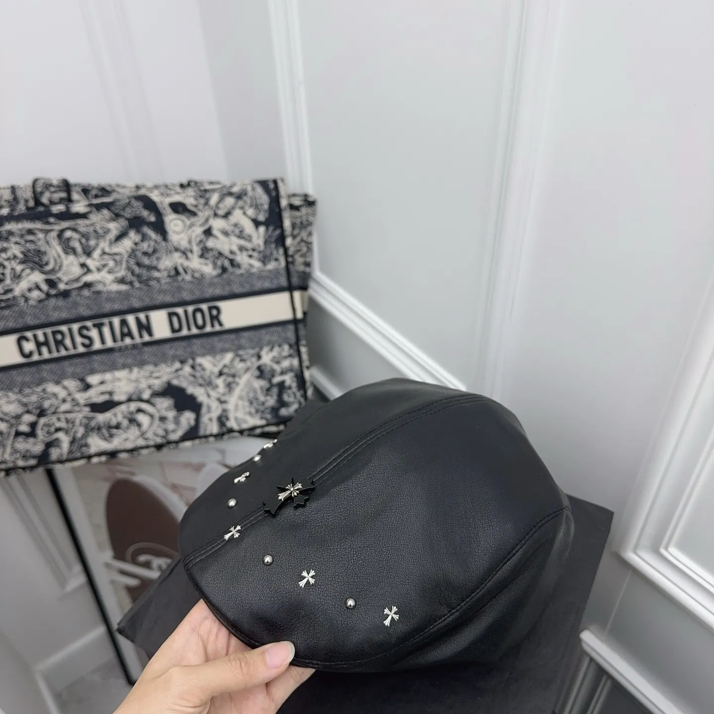 Autumn and winter Crow Heart ✝️ New forward hat! New lambskin super soft and textured!